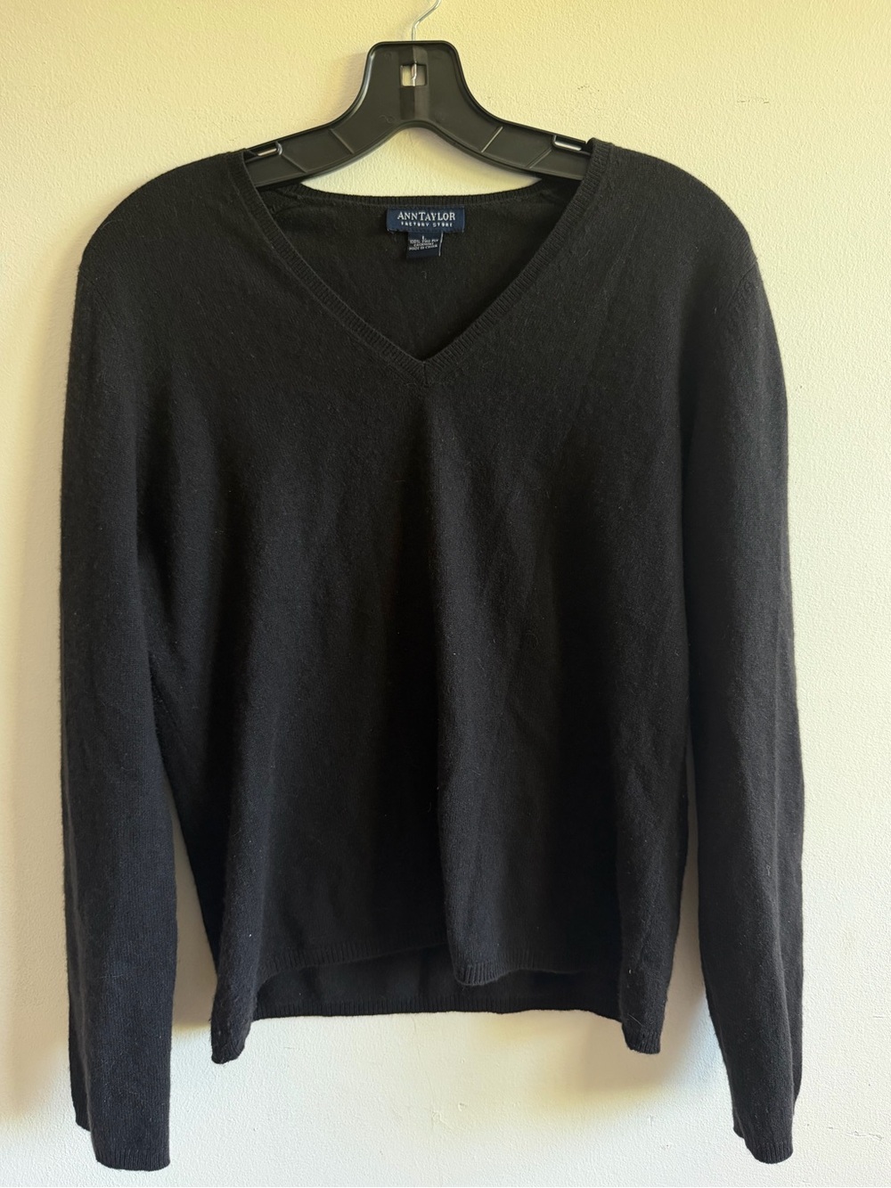 Women’s Ann Taylor cashmere sweater size L